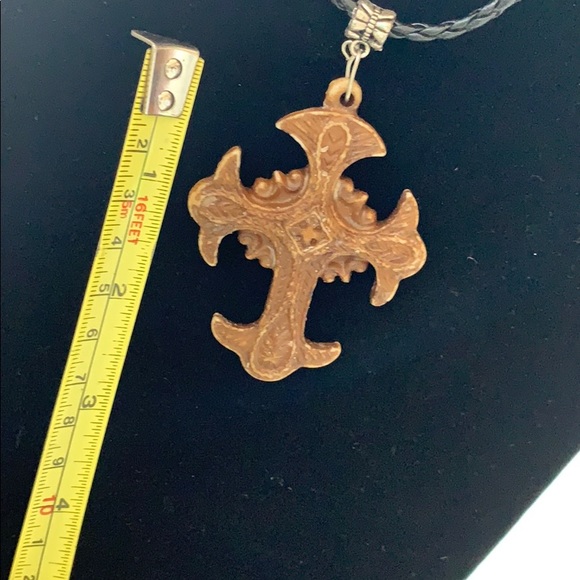 Ornate cross necklace - Picture 3 of 7